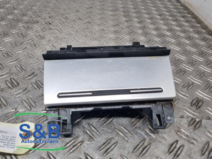 Begagnade Askkopp, fram Audi A4 Avant Quattro (B7) 2.0 TFSI 20V Pris € 20,00 Marginaltabell erbjuds av Schaap & Bron