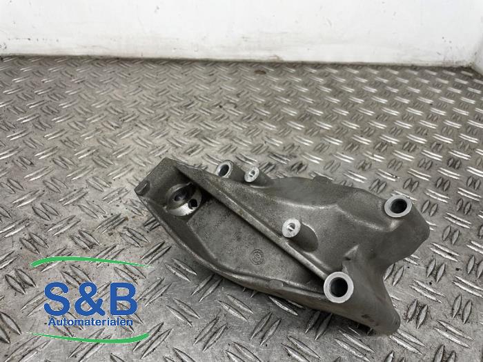Used Engine mount Volkswagen Amarok 2.0 TSI 16V Price € 35,00 Margin scheme offered by Schaap & Bron