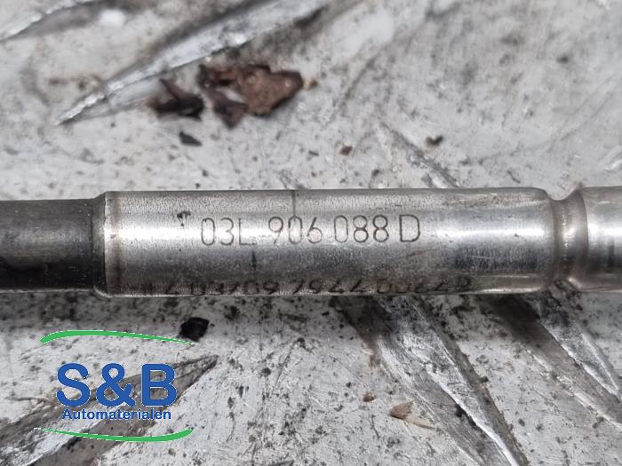 Sensor température d’échappement d'un Audi A4 Avant (B8) 2.0 TDI 16V 2009