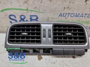 Usados Rejilla de aire de salpicadero Volkswagen Polo V (6R) 1.2 TSI Precio € 25,00 Norma de margen ofrecido por Schaap & Bron