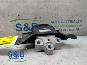 Used Gearbox mount Volkswagen Golf VII (AUA) 2.0 TDI 16V Price € 35,00 Margin scheme offered by Schaap & Bron