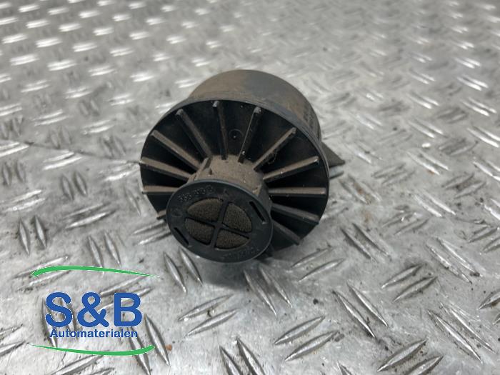 Begagnade Luftfilter Volkswagen Golf V (1K1) 2.0 GTI 16V Pris € 15,00 Marginaltabell erbjuds av Schaap & Bron