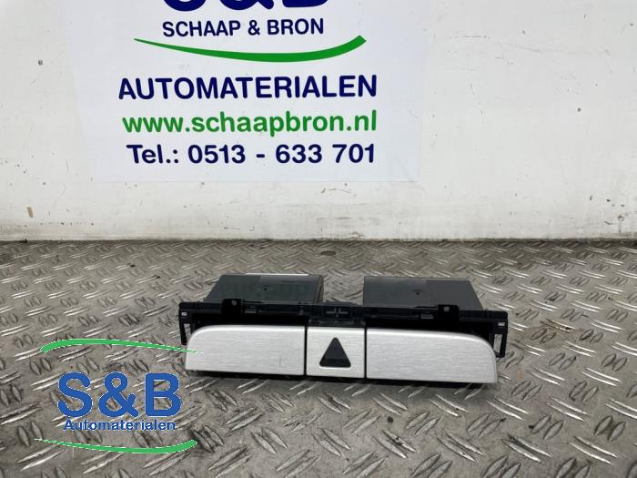 Używane Schowek Volkswagen Passat (3C2) 1.8 TSI 16V Cena € 35,00 Procedura marży oferowane przez Schaap & Bron