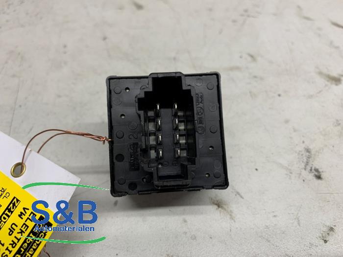 Electric window switch from a Volkswagen Up! (121) 1.0 12V 60 2018