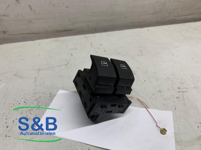 Electric window switch from a Volkswagen Up! (121) 1.0 12V 60 2018