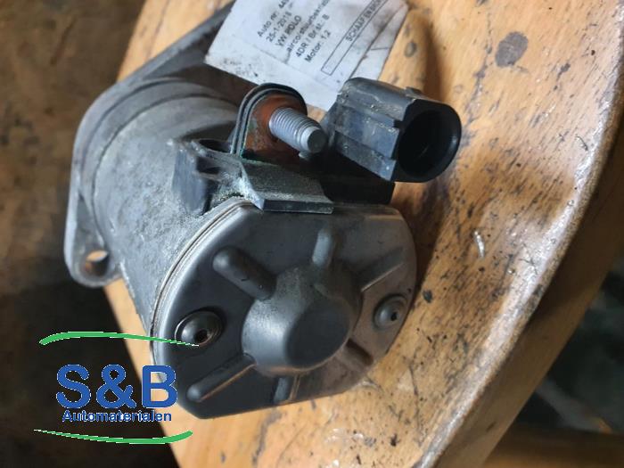 Startmotor från en Volkswagen Polo IV (9N1/2/3) 1.2 12V 2006