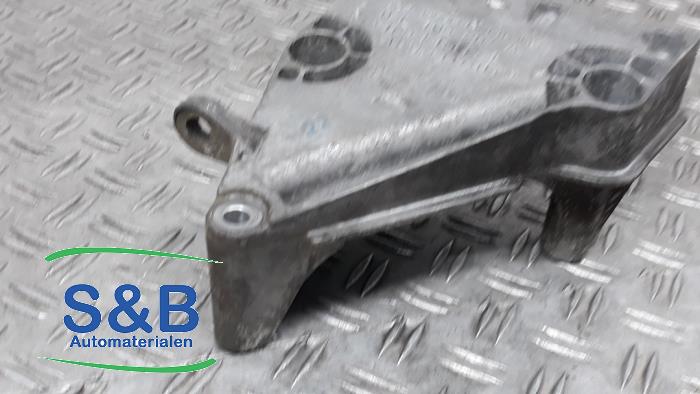 Usagé Support moteur Skoda Roomster Prix € 20,00 Règlement à la marge proposé par Schaap & Bron