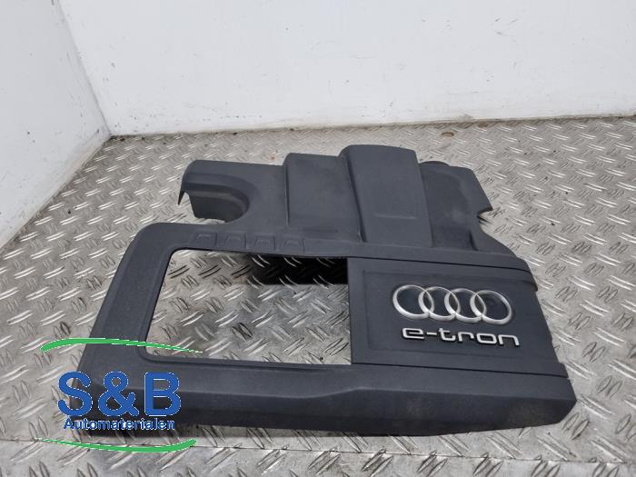 Usados Cobertor motor Audi A3 Sportback (8VA/8VF) 1.4 TFSI 16V e-tron Precio € 30,00 Norma de margen ofrecido por Schaap & Bron