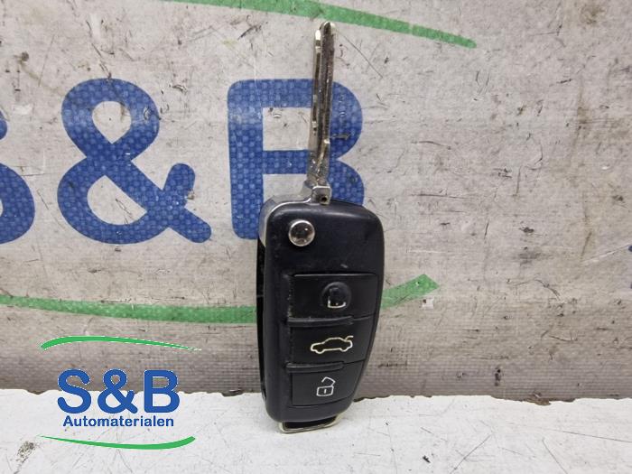 Używane Kluczyk scyzoryk Audi A3 Sportback (8PA) 1.9 TDI Cena € 25,00 Procedura marży oferowane przez Schaap & Bron