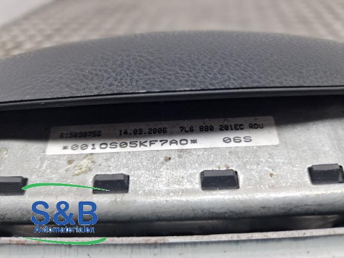 Left airbag (steering wheel) from a Volkswagen Touareg (7LA/7L6) 2.5 TDI R5 2006