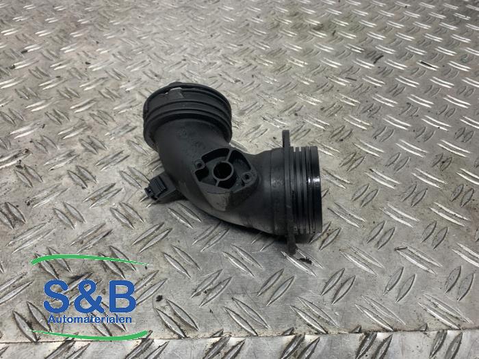 Intercooler Rohr van een Volkswagen Touareg (7LA/7L6) 2.5 TDI R5 2006