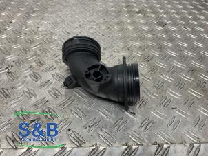 Intercooler Rohr van een Volkswagen Touareg (7LA/7L6) 2.5 TDI R5 2006