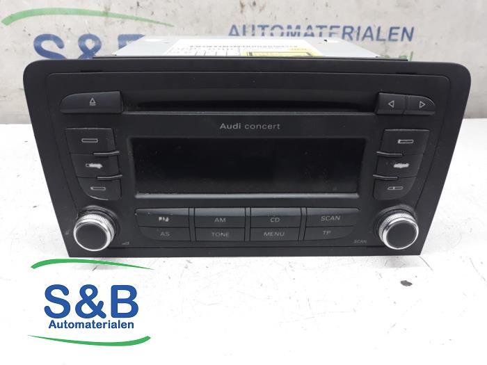 Radio CD player from a Audi A3 (8P1) 2.0 TDI 16V 2008