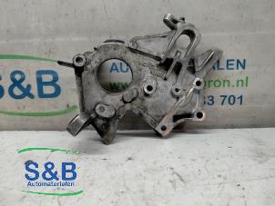 Usagé Support pompe diesel Volkswagen Polo V (6R) 1.4 TDI 12V 90 Prix € 15,00 Règlement à la marge proposé par Schaap & Bron