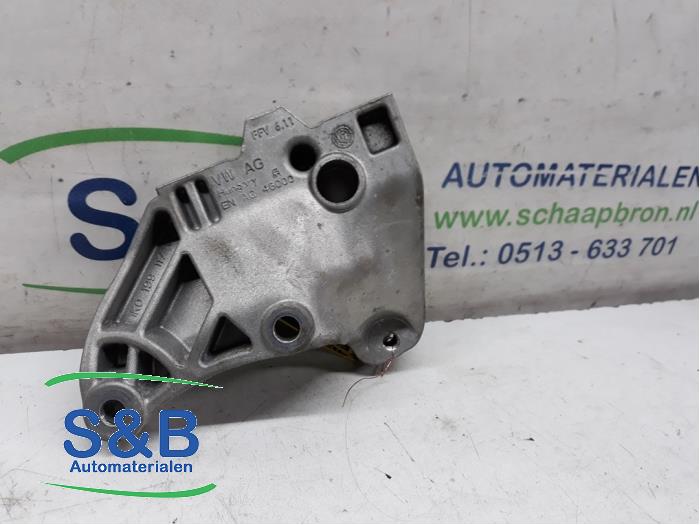 Gearbox mount from a Volkswagen Caddy IV 2.0 TDI 75 2019