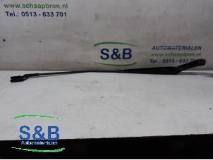 Usagé Bras essuie-glace avant Volkswagen Caddy IV 1.0 TSI 12V Prix € 25,00 Règlement à la marge proposé par Schaap & Bron