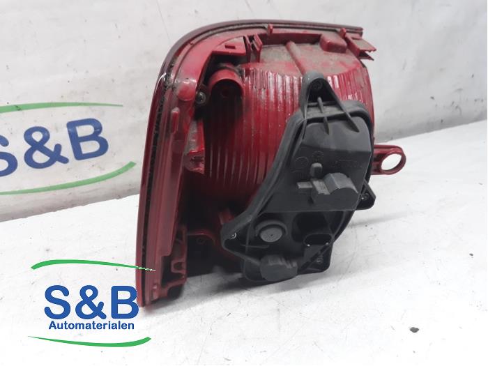 Taillight, right from a Volkswagen Touran (1T3) 1.6 TDI 16V 2013