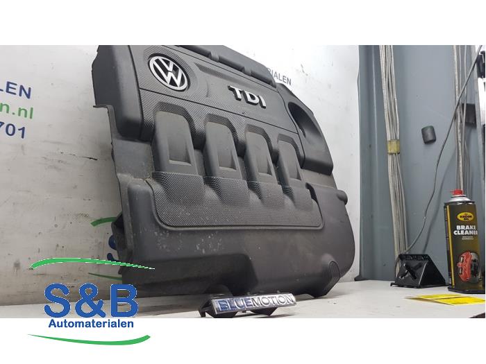 Engine protection panel from a Volkswagen Golf Sportsvan (AUVS)  2014