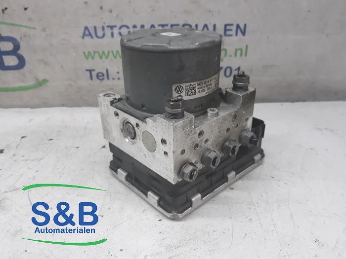 Usagé Pompe ABS Volkswagen Golf VII (AUA) 1.0 TSI 12V Prix € 249,00 Règlement à la marge proposé par Schaap & Bron