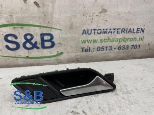 Używane Uchwyt drzwi prawych tylnych wersja 4-drzwiowa Audi A3 (8V1/8VK) 1.4 TFSI 16V Cena € 15,00 Procedura marży oferowane przez Schaap & Bron