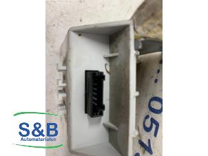 Used Alarm relay BMW 3 serie (E46/4) 320i 24V Price € 20,00 Margin scheme offered by Schaap & Bron