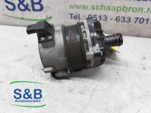 Używane Dodatkowa pompa wodna Volkswagen Jetta IV (162/16A) 1.4 TSI Hybrid 16V Cena € 100,00 Procedura marży oferowane przez Schaap & Bron