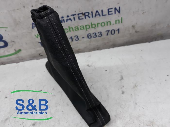 Parking brake lever cover from a Volkswagen Jetta IV (162/16A)  2013