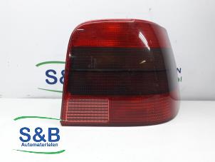 Używane Tylne swiatlo pozycyjne prawe Volkswagen Golf IV (1J1) 1.4 16V Cena € 30,00 Procedura marży oferowane przez Schaap & Bron