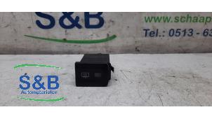Used Rear window heating relay Audi A3 (8L1) 1.8 T 20V Price € 5,00 Margin scheme offered by Schaap & Bron