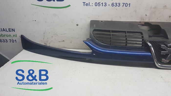 Używane Grill Peugeot 206 (2A/C/H/J/S) 1.6 16V Cena € 30,00 Procedura marży oferowane przez Schaap & Bron