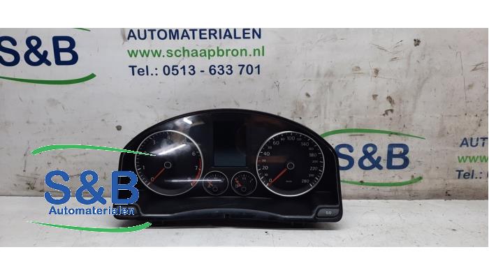 Panel de instrumentación de un Volkswagen Scirocco (137/13AD) 2.0 TSI 16V 2008