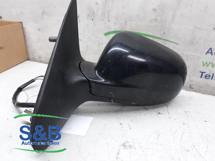 Rétroviseur extérieur gauche d'un Volkswagen Polo III (6N2) 1.4 2001