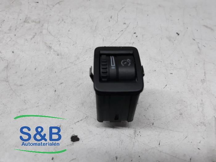 Używane Przelacznik Volkswagen Golf IV 4Motion (1J1) 2.0 Cena € 15,00 Procedura marży oferowane przez Schaap & Bron