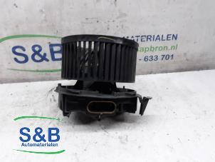 Usados Motor de ventilador de calefactor Renault Twingo II (CN) 1.2 16V Precio € 45,00 Norma de margen ofrecido por Schaap & Bron