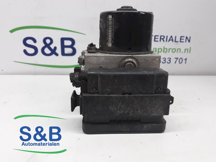 Używane Pompa ABS Audi A3 Sportback (8PA) 1.9 TDI Cena € 65,00 Procedura marży oferowane przez Schaap & Bron