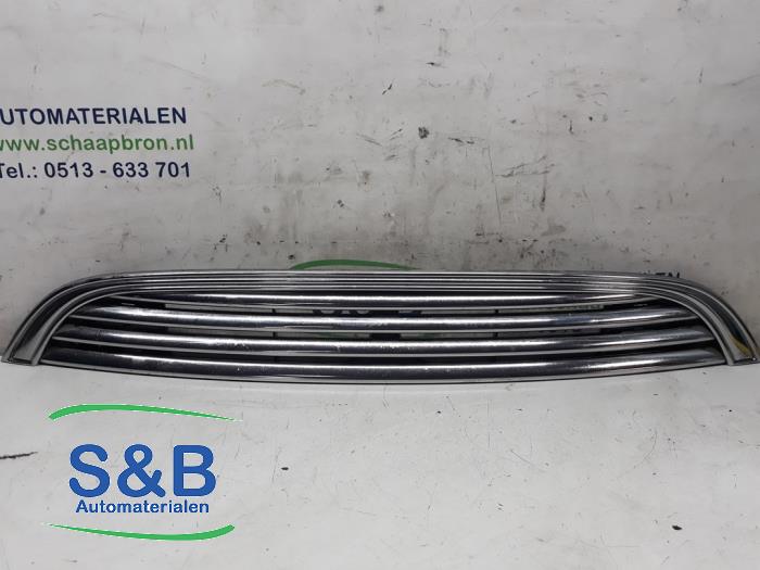 Używane Grill BMW Mini (R50/53) 1.6 16V Cooper Cena € 40,00 Procedura marży oferowane przez Schaap & Bron