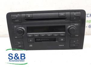 Używane Radioodtwarzacz CD Audi A3 (8P1) 2.0 16V FSI Cena € 100,00 Procedura marży oferowane przez Schaap & Bron