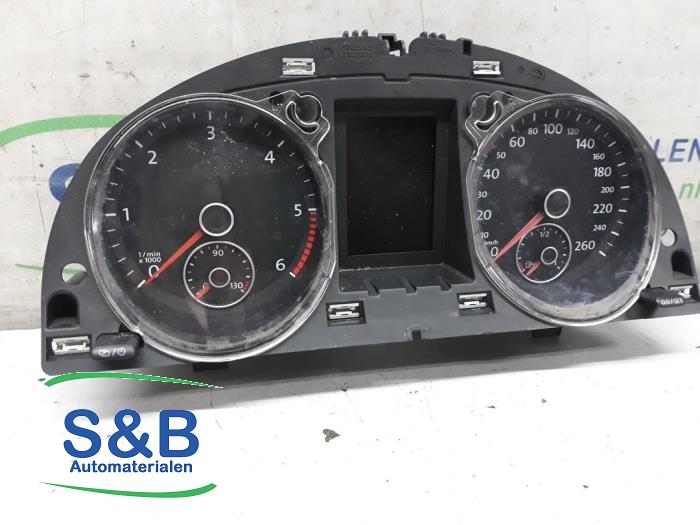 Panel de instrumentación de un Volkswagen Passat Variant (365) 2.0 TDI 16V 135 2013