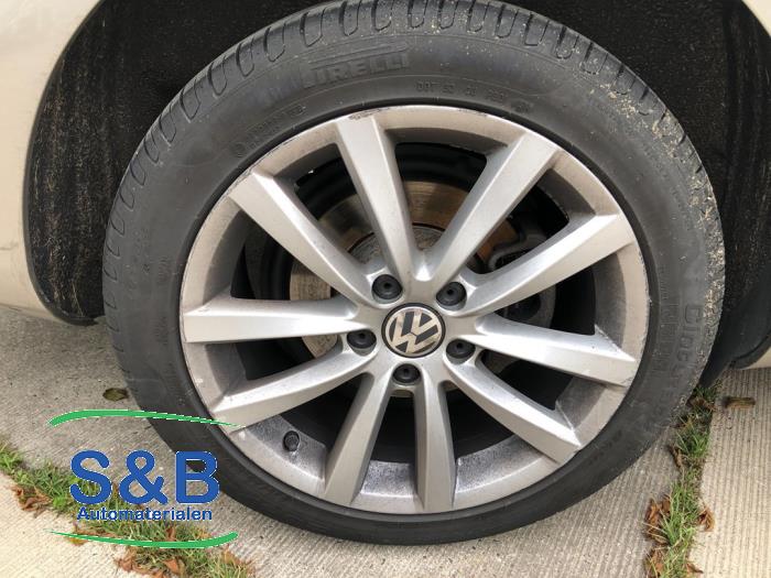 Juego de llantas y neumáticos de un Volkswagen Passat Variant (365) 2.0 TDI 16V 135 2013