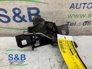 Used Bonnet lock mechanism Seat Alhambra (7V8/9) 1.9 TDi 115 Price € 25,00 Margin scheme offered by Schaap & Bron