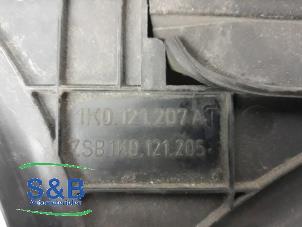 Usados Caja de aleta de refrigeración Seat Leon (1P1) 2.0 TDI 16V FR Precio € 25,00 Norma de margen ofrecido por Schaap & Bron