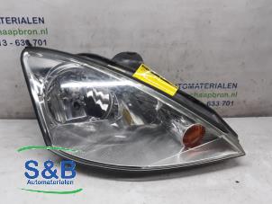 Used Headlight, right Ford Focus 2 Wagon 1.6 Ti-VCT 16V Price € 25,00 Margin scheme offered by Schaap & Bron