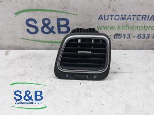 Usados Rejilla de aire de salpicadero Volkswagen Scirocco (137/13AD) Precio € 20,00 Norma de margen ofrecido por Schaap & Bron