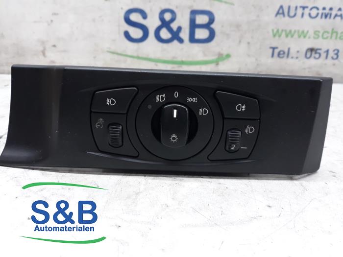 Używane Przelacznik BMW 5 serie (E60) 520i 24V Cena € 35,00 Procedura marży oferowane przez Schaap & Bron