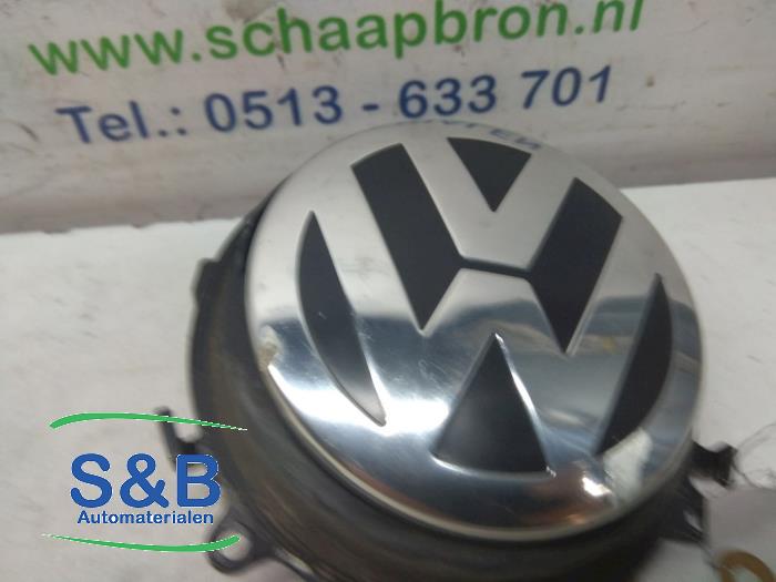 Tailgate handle from a Volkswagen Golf V 4Motion (1K1) 1.9 TDI 2004