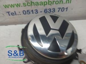 Usados Manija del portón trasero Volkswagen Golf V 4Motion (1K1) 1.9 TDI Precio € 1,00 Norma de margen ofrecido por Schaap & Bron