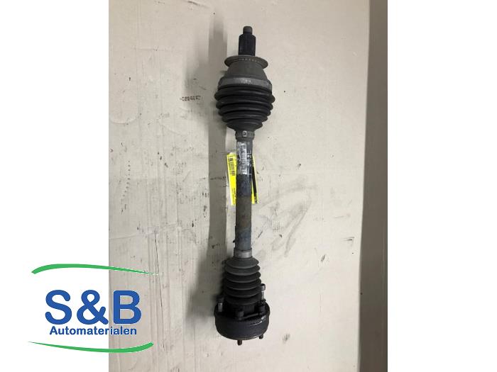Begagnade Drivaxel, vänster fram Volkswagen CrossPolo (9N3) 1.2 12V Pris € 30,00 Marginaltabell erbjuds av Schaap & Bron