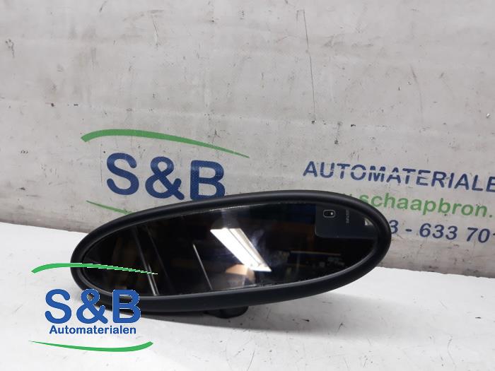 Usados Retrovisor interior Mini Mini (R56) 1.4 16V One Precio € 40,00 Norma de margen ofrecido por Schaap & Bron