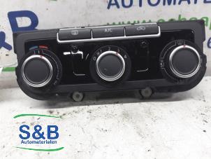 Usados Panel de control de calefacción Volkswagen Caddy III (2KA,2KH,2CA,2CH) 1.6 TDI 16V Precio € 45,00 Norma de margen ofrecido por Schaap & Bron