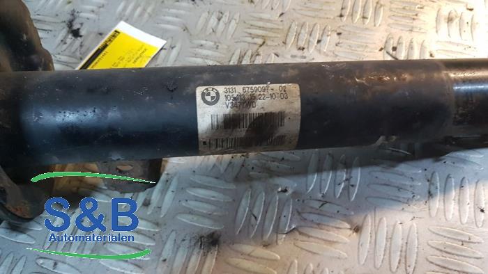 Front shock absorber rod, left from a BMW 3 serie (E90) 320d 16V 2006